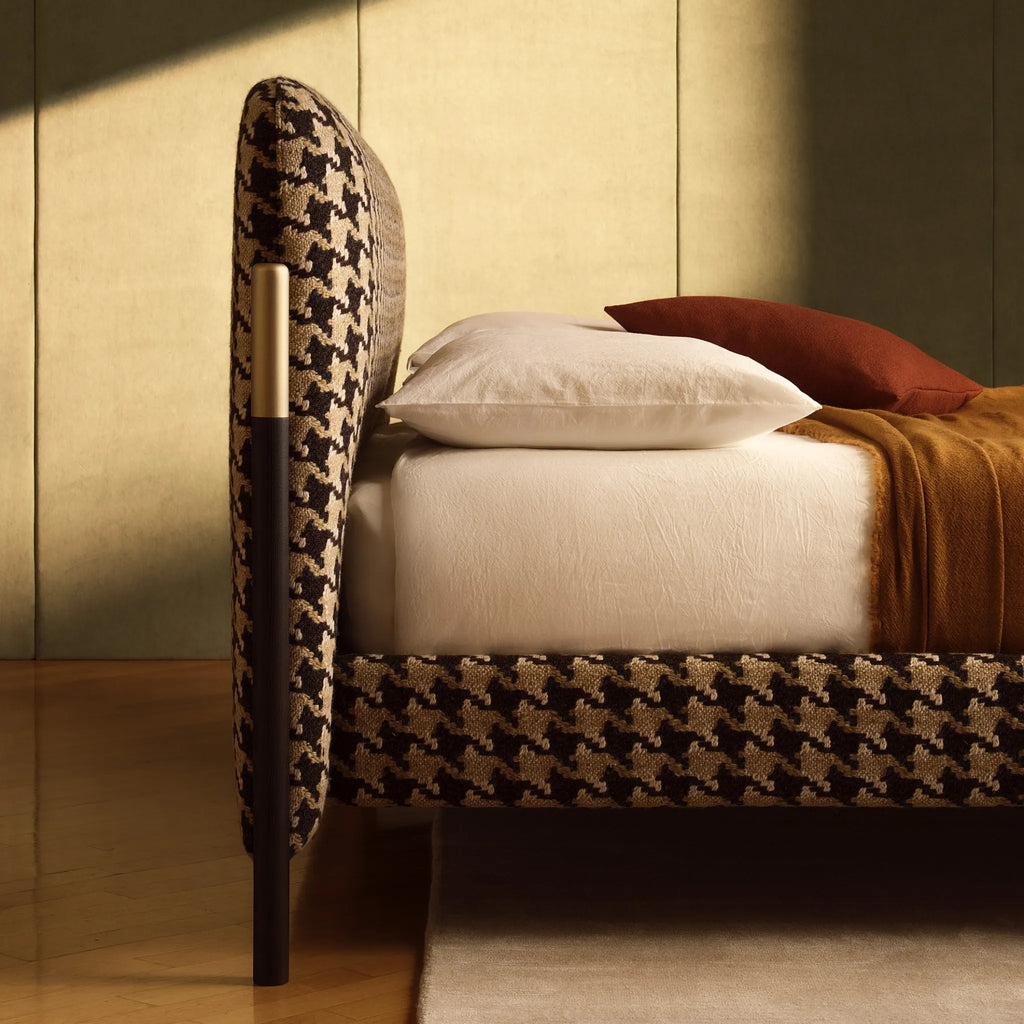 FLAG - Upholstered Bed - Elegant Italian Design - Bolzan | Milola