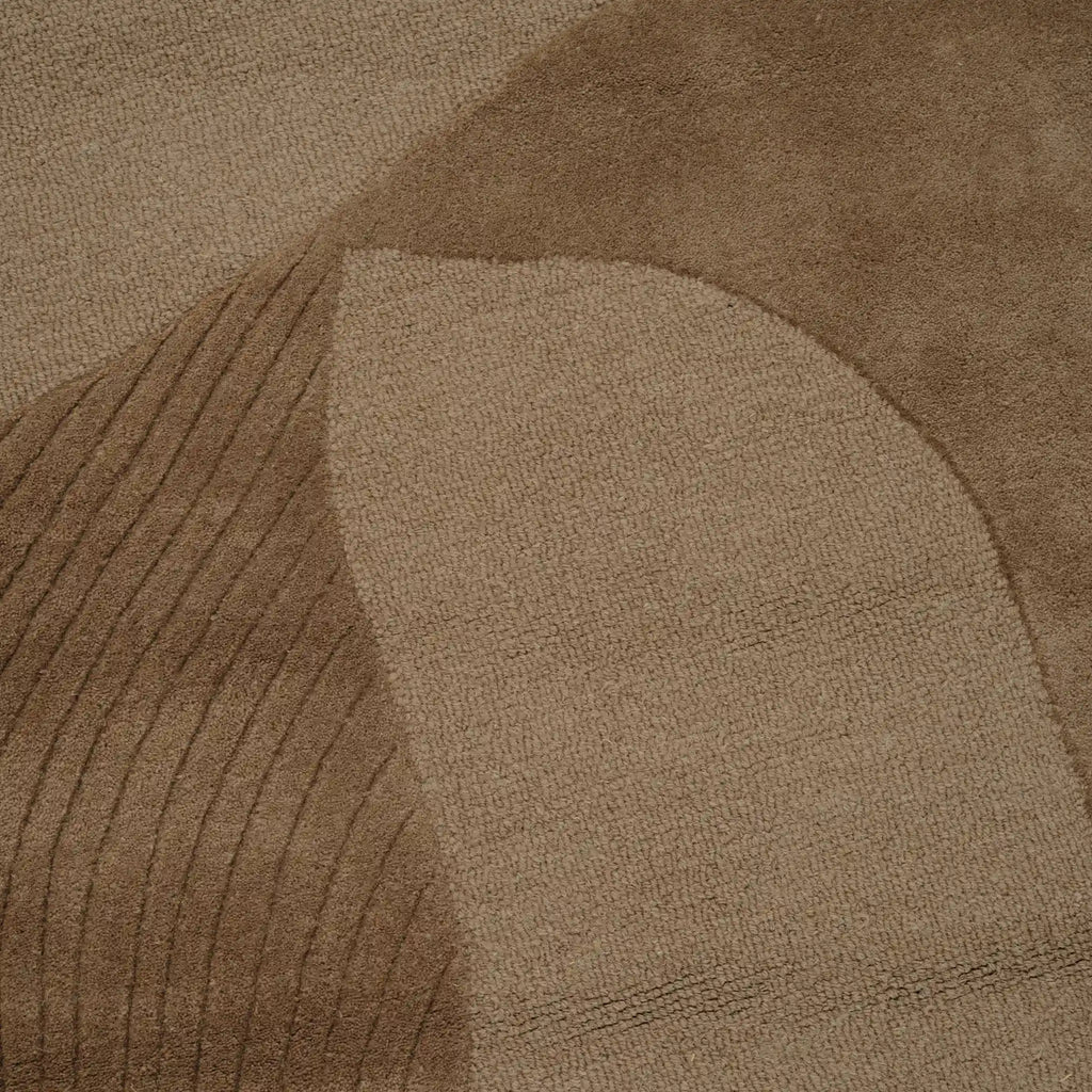 KINDLE POETRY Wool Rug – Organic Shape in Amber - Linie Design | Milola