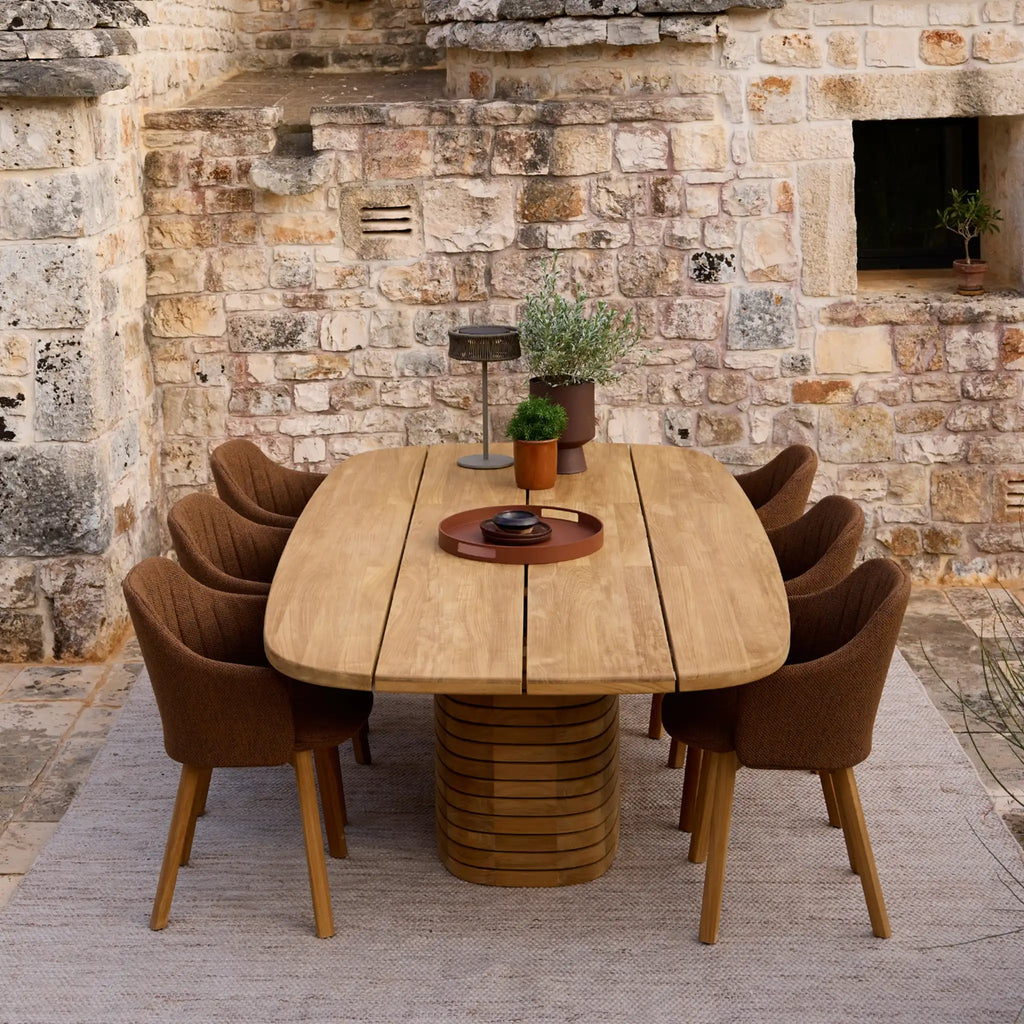 MELLOW Ovaler Gartentisch aus Teak (240cm x 130cm)