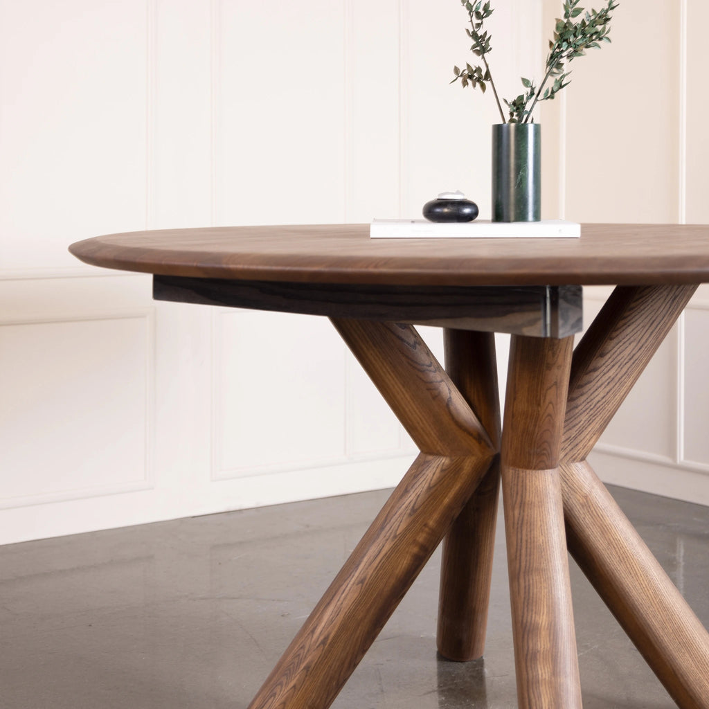 MUHLE Round Extendable Dining Table in Mocca Brown Oiled Ash - Kristensen | Milola
